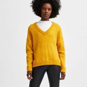 Selected Femme Lulu V-Neck Arrowwood Mustard Sweater sz M